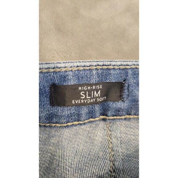 WHBM High Rise Everyday Soft Denim Grommet Pocket Slim Jeans - Picture 4 of 5